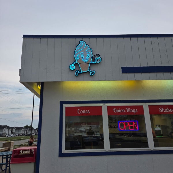 A Waving Welcome: Dotty's Ice Cream's New Animated LED Character Sign
