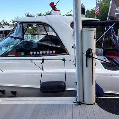 https://cdn.gorilladash.com/images/media/22055621/fully-promoted-usa-aquaholics-boat-square-6a514ebe14b21.jpeg?auto=webp&crop=1%3A1%2Csmart&width=400