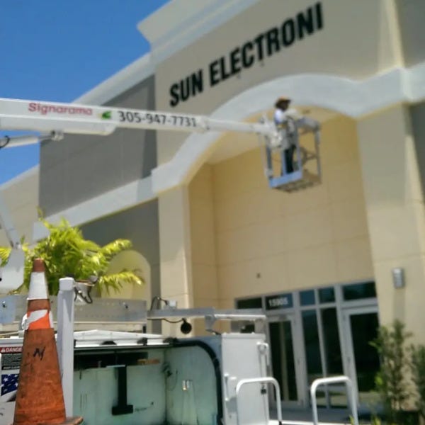 roger installing sun electronic signs on bucket truck
