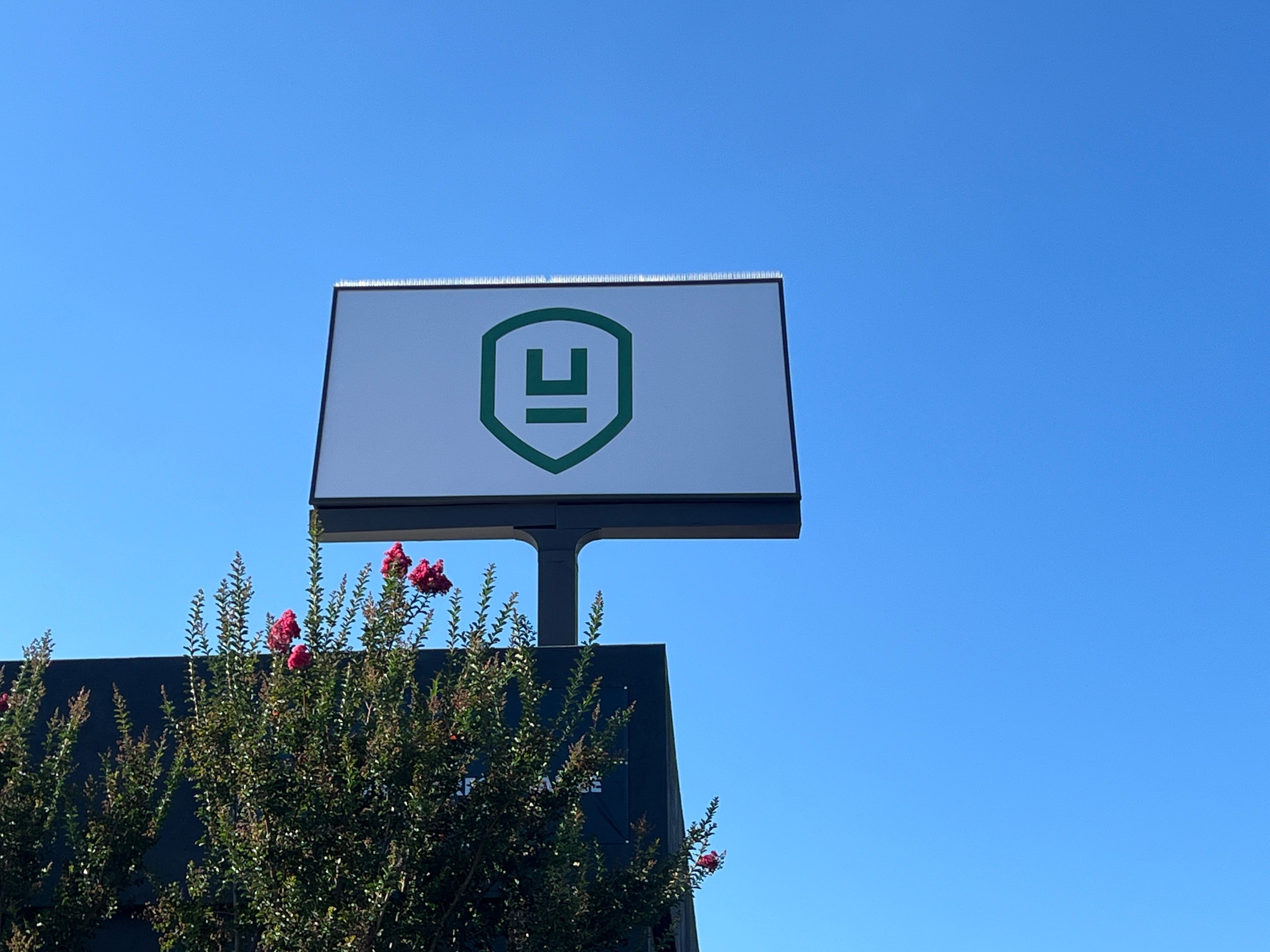 Custom Channel Letters & Oversized Pylon Sign for Maximum Business Visibility