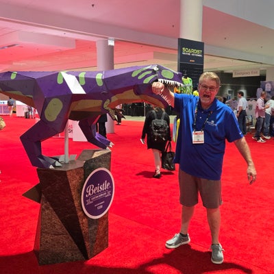 https://cdn.gorilladash.com/images/media/22092478/fully-promoted-usa-asi-show-chicago-2026-dinosaur-display-sculpture-square-6a63e5b82ae83.jpg?auto=webp&crop=1%3A1%2Csmart&width=400