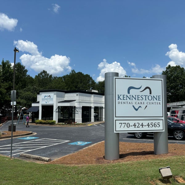 Big, Bold Signs for a Brand-New Kennesaw Location