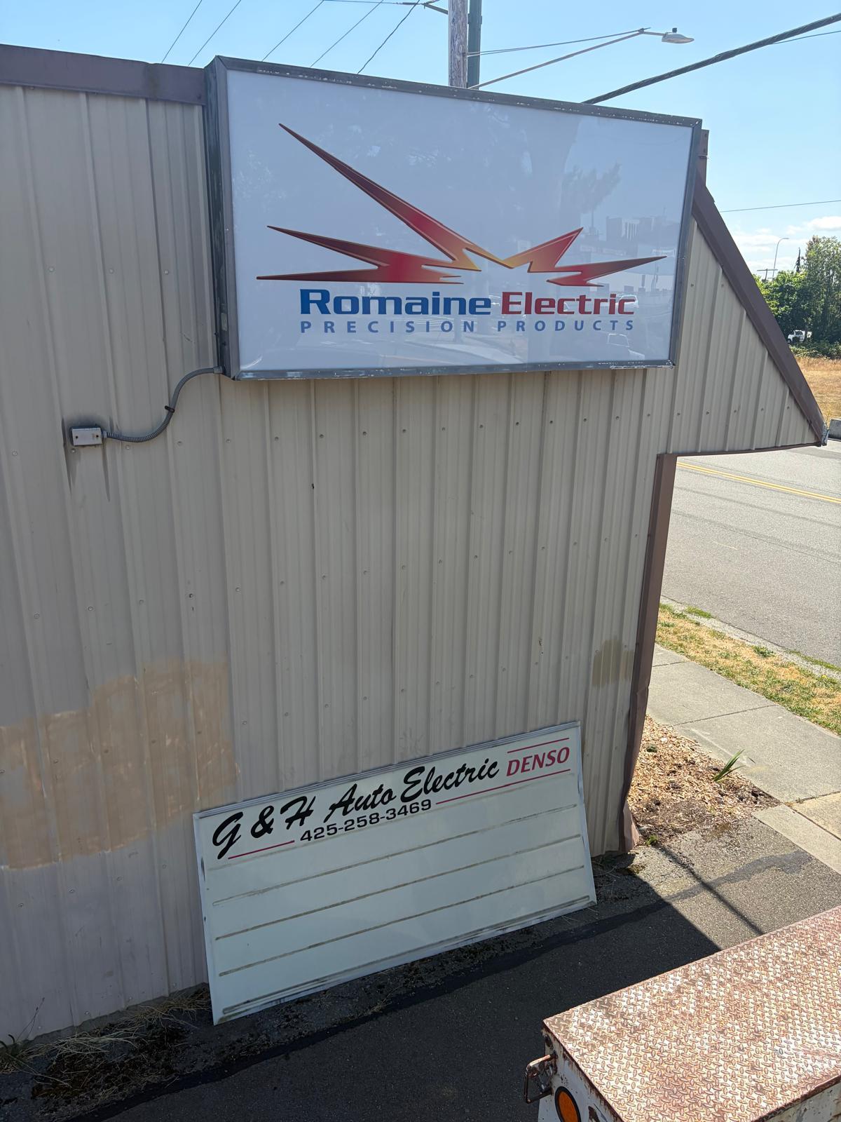 Signage for Romaine Electric in Everett, WA