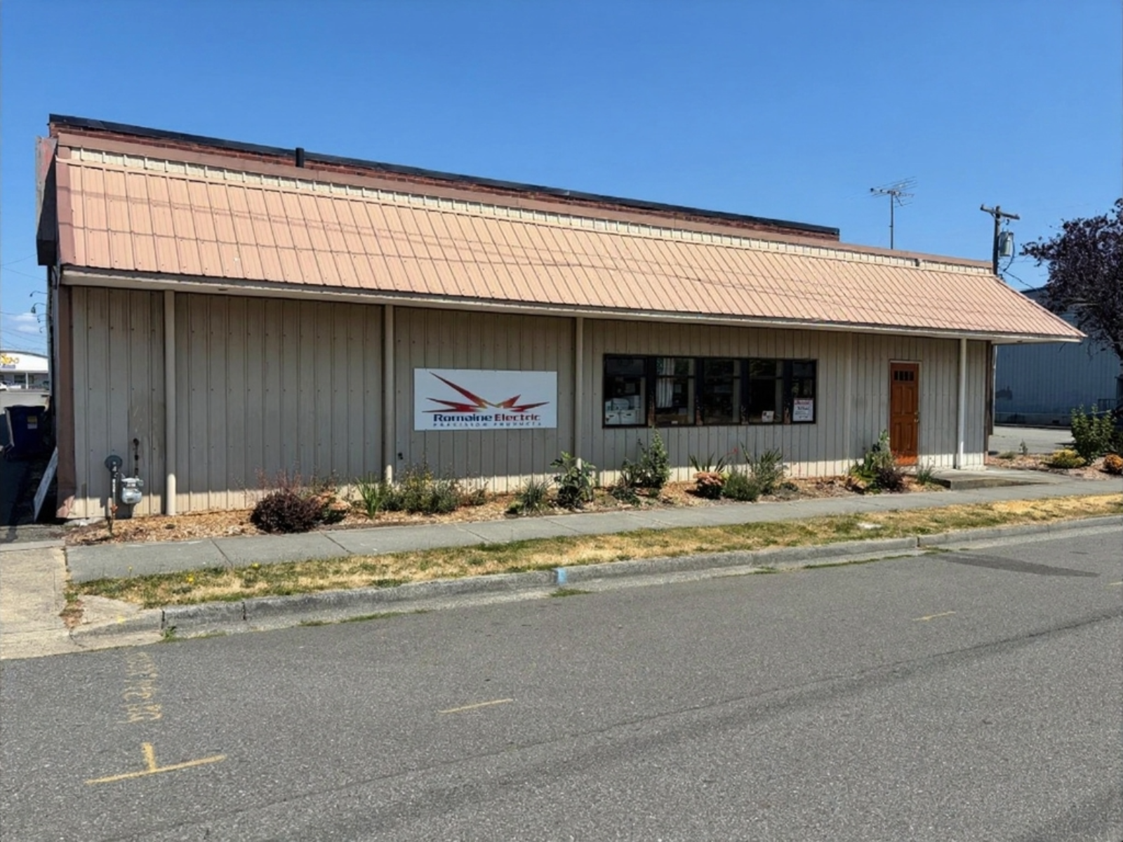 Signage for Romaine Electric in Everett, WA