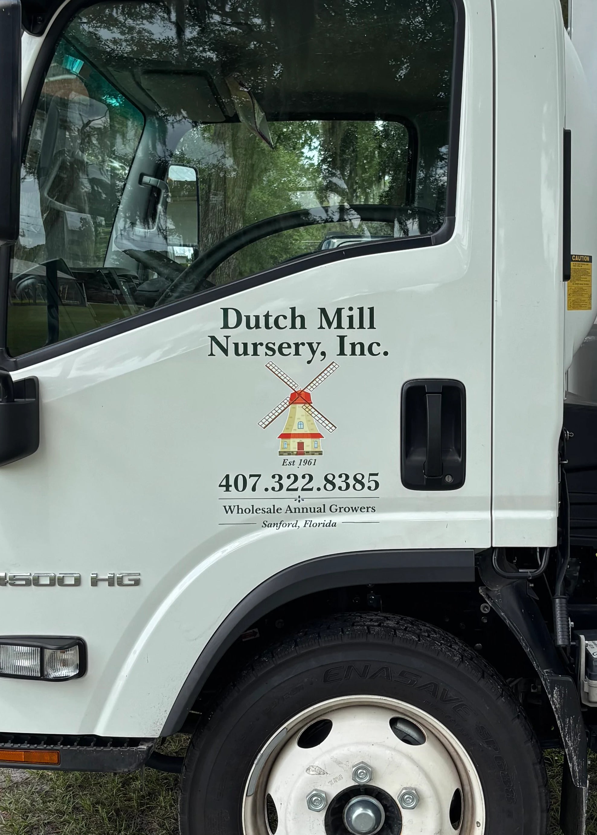 Custom Truck Lettering That Keeps Your Business Moving