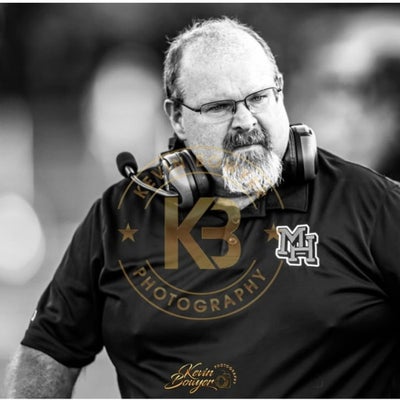 https://cdn.gorilladash.com/images/media/22120803/fully-promoted-usa-rick-coaching-on-and-off-the-field-square-6a6f824c9d0ce.jpeg?auto=webp&crop=1%3A1%2Csmart&width=400