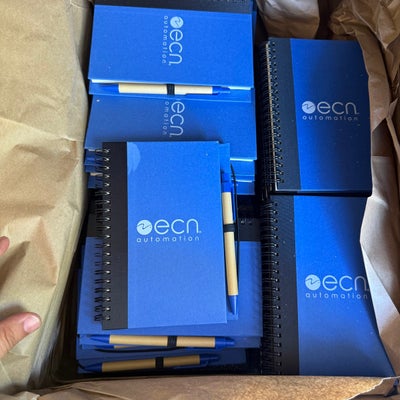 https://cdn.gorilladash.com/images/media/22121328/fully-promoted-usa-notebooks-square-6a6fed943c051.jpeg?auto=webp&crop=1%3A1%2Csmart&width=400