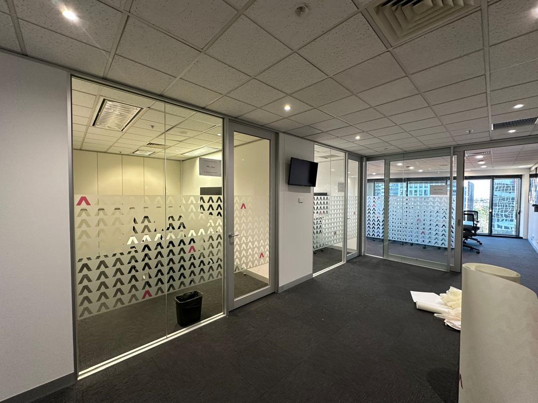 One-Way Vision or Frosted Vinyl? Choosing the Right Privacy Solution for Your Business