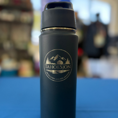 https://cdn.gorilladash.com/images/media/22128580/fully-promoted-usa-water-bottle-square-6a734c605ddc9.png?auto=webp&crop=1%3A1%2Csmart&width=400