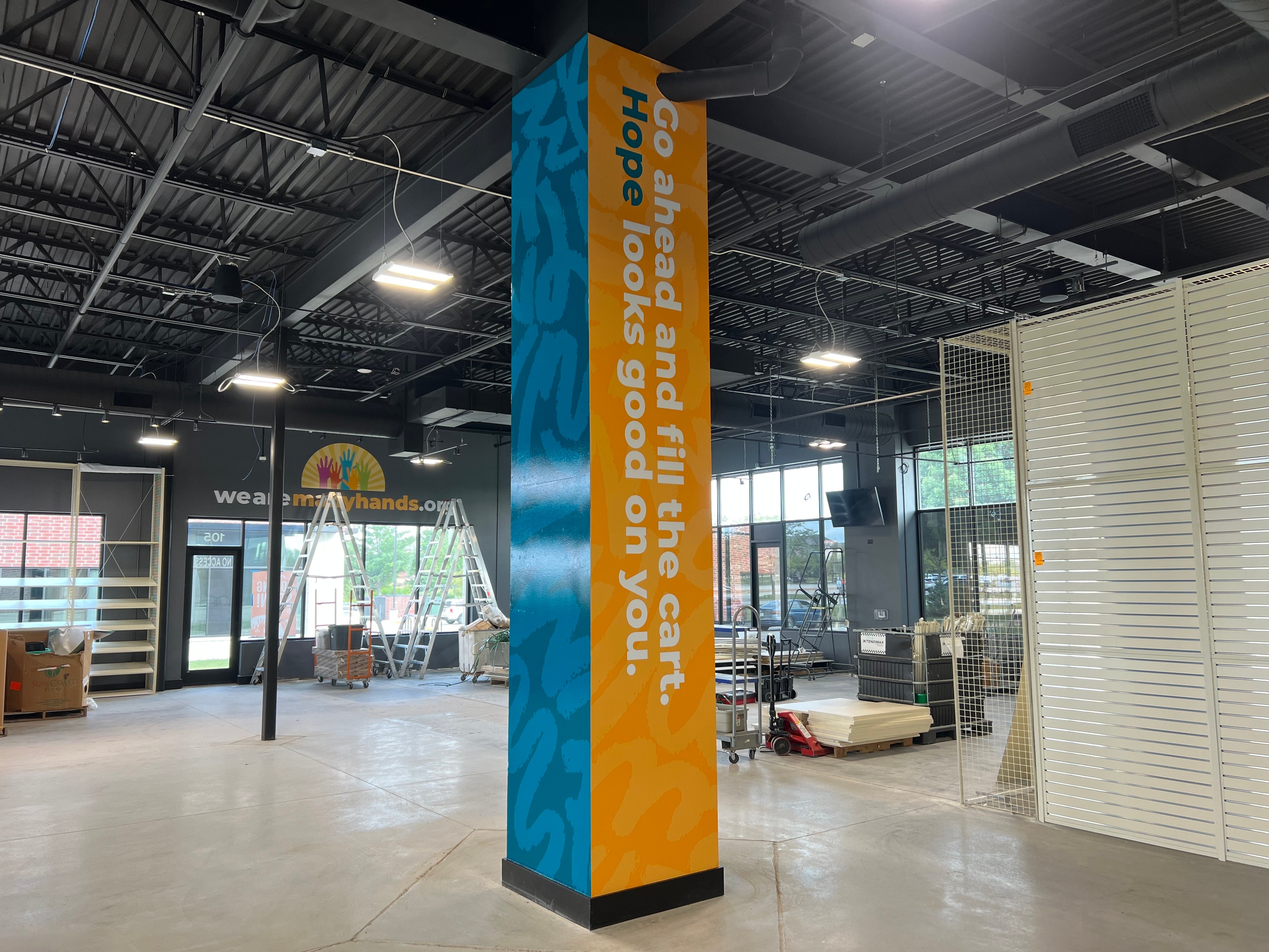 Signarama Ankeny Helps Many Hands Thrift Market Welcome Shoppers to Its New Jordan Creek Location