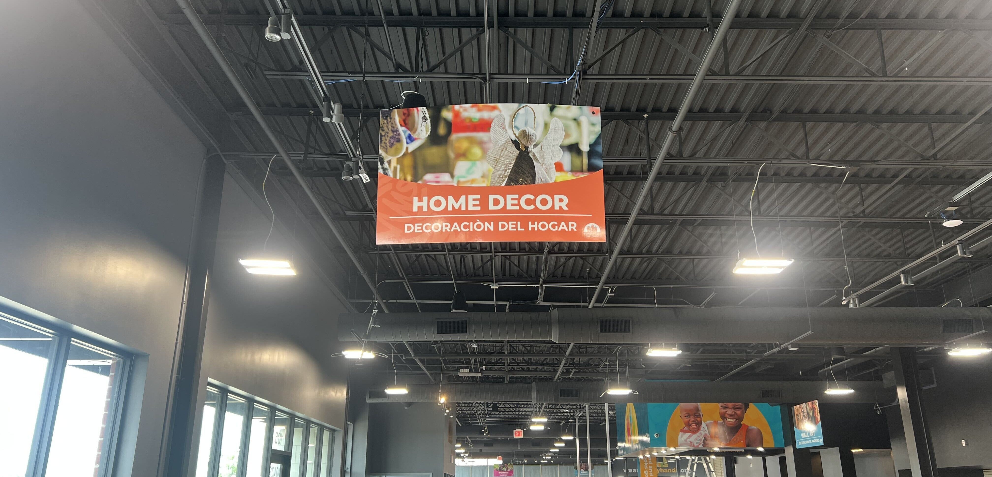 Signarama Ankeny Helps Many Hands Thrift Market Welcome Shoppers to Its New Jordan Creek Location