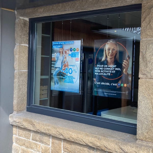 porte-affiche-leds-cabinet-assurance-saint-brieuc-par-signarama-22