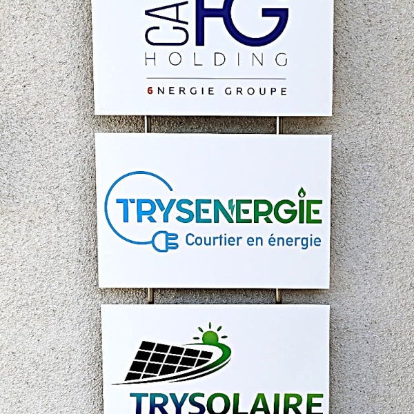 panneaux-alu-composite-sur-barres-inox-immeuble-de-bureaux-par-signarama-saint-brieuc