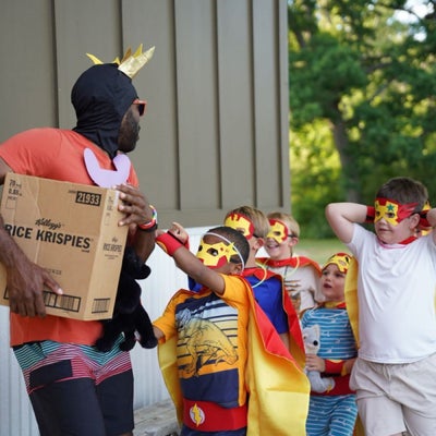 https://cdn.gorilladash.com/images/media/22232669/fully-promoted-usa-superhero-kit-final-product-square-6a9addcfd36c0.JPG?auto=webp&crop=1%3A1%2Csmart&width=400