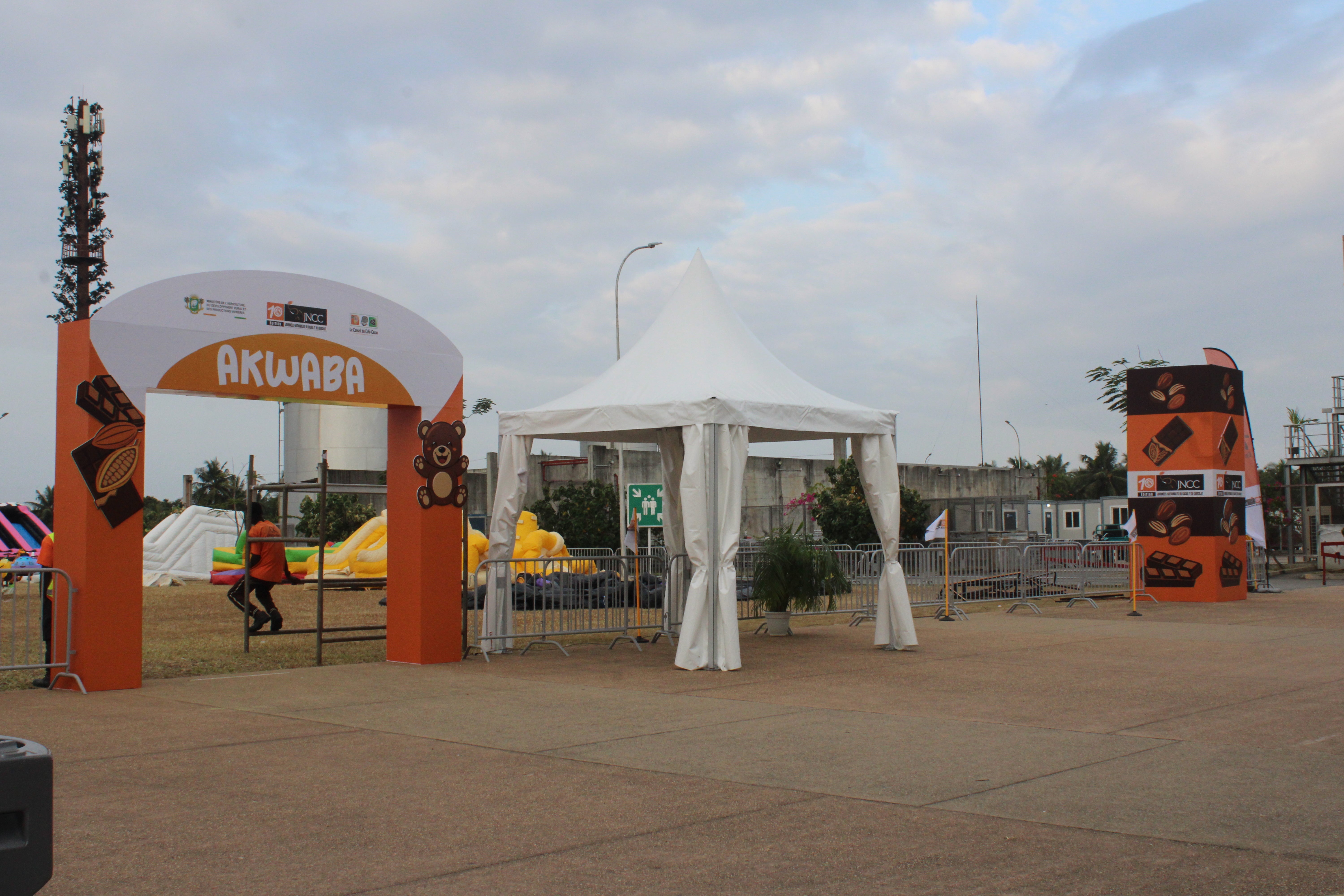 Signalétique Arche d'entrée– habillage personnalisé vynil imprimé- JNCC 2026- Signarama Abidjan Cocody