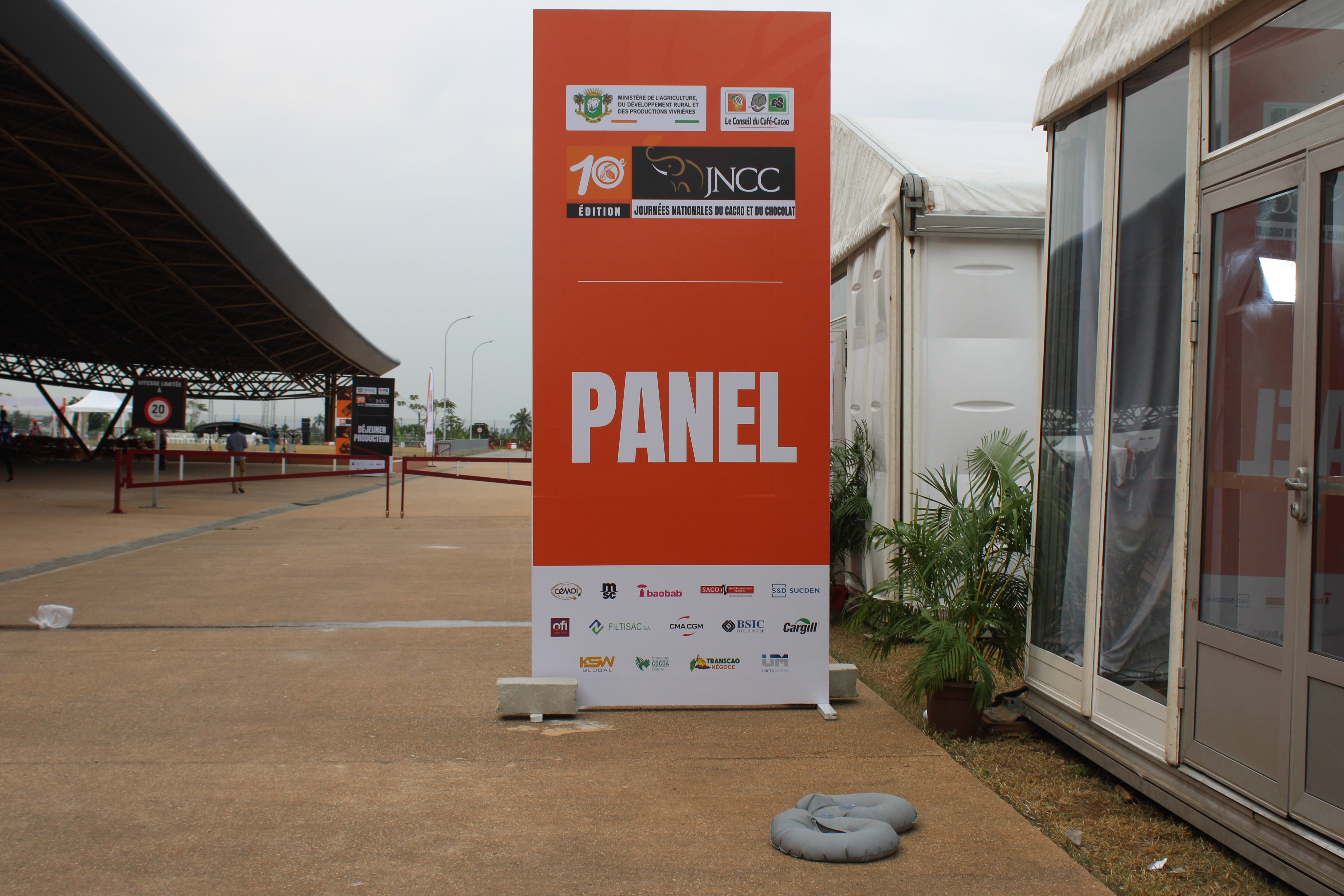 TOTEM Signalétique recto verso - Branding vynil- JNCC 2026- Signarama Côte d'Ivoire- Abidjan Cocody