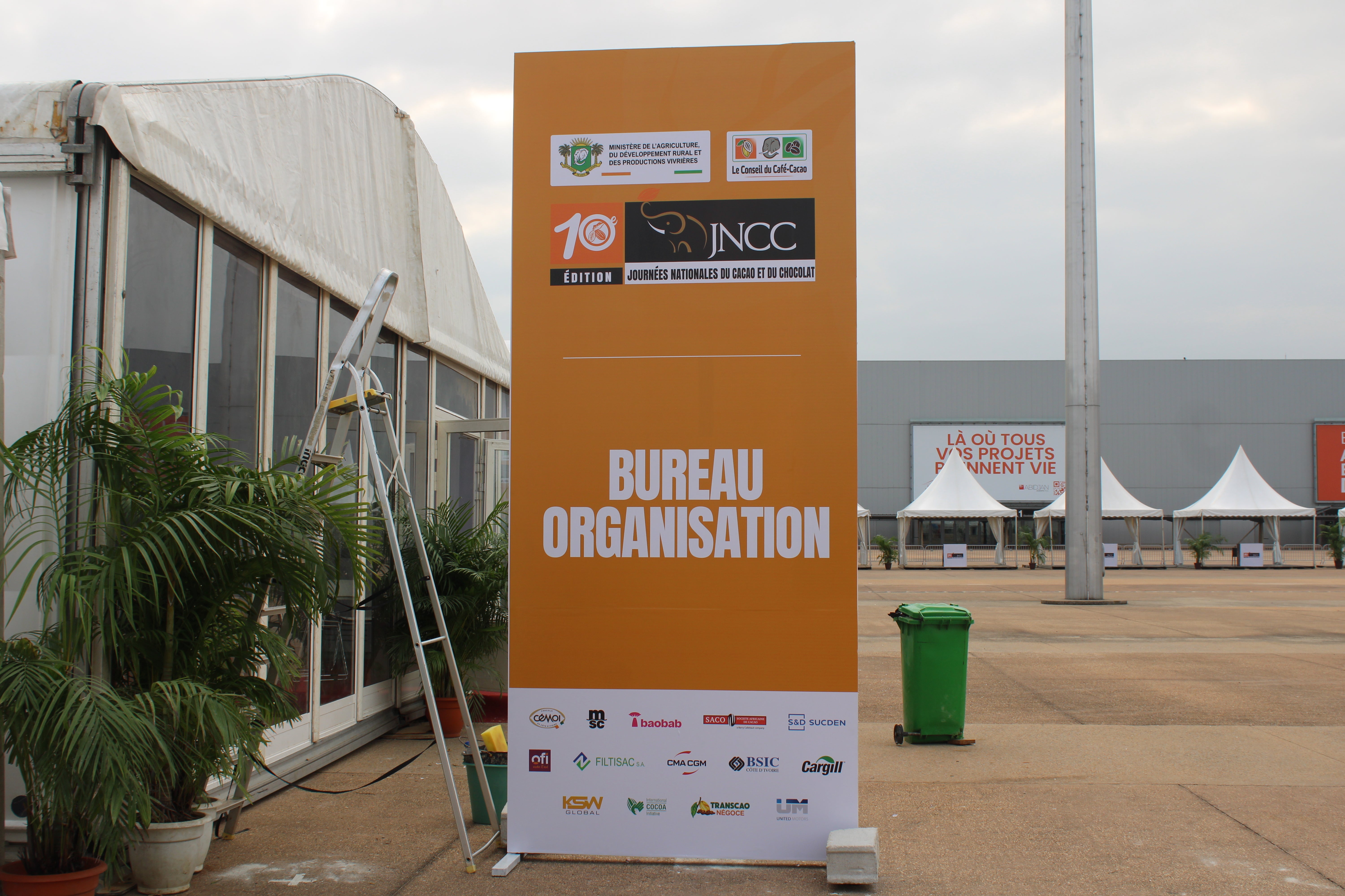TOTEM Signalétique recto verso - Branding vynil- JNCC 2026- Signarama Côte d'Ivoire- Abidjan Cocody