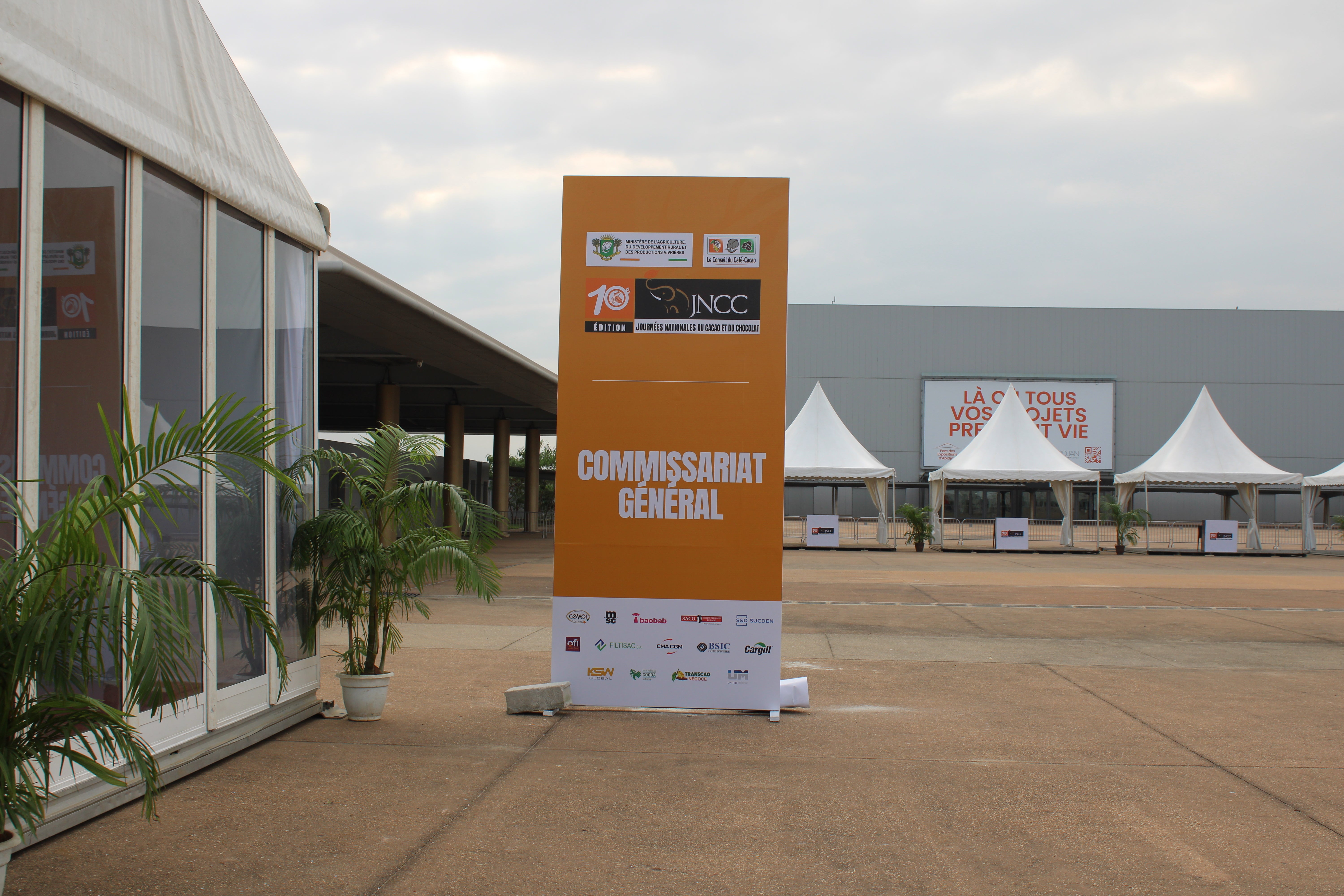 TOTEM Signalétique recto verso - Branding vynil- JNCC 2026- Signarama Côte d'Ivoire- Abidjan Cocody