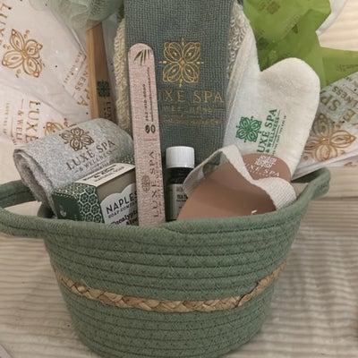 https://cdn.gorilladash.com/images/media/22299953/fully-promoted-usa-custom-spa-gift-baskets-and-branded-wellness-products-for-luxe-spa-square-6aa822d2895b1.jpeg?auto=webp&crop=1%3A1%2Csmart&width=400