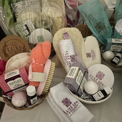 https://cdn.gorilladash.com/images/media/22299970/fully-promoted-usa-custom-spa-gift-baskets-and-branded-wellness-products-for-luxe-spa-square-6aa8230021508.jpeg?auto=webp&crop=1%3A1%2Csmart&width=400