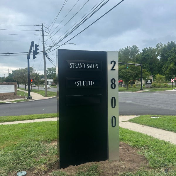 Monument Sign at 2800 Main Street in Glastonbury, CT