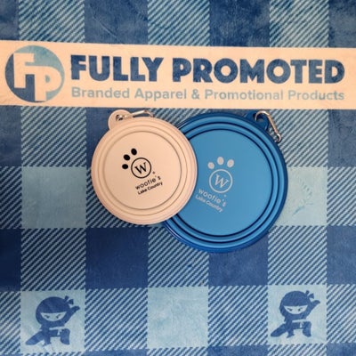 https://cdn.gorilladash.com/images/media/22300955/fully-promoted-usa-woofies-collapsible-pet-bowl-white-and-blue-square-6aa84123e2781.jpg?auto=webp&crop=1%3A1%2Csmart&width=400