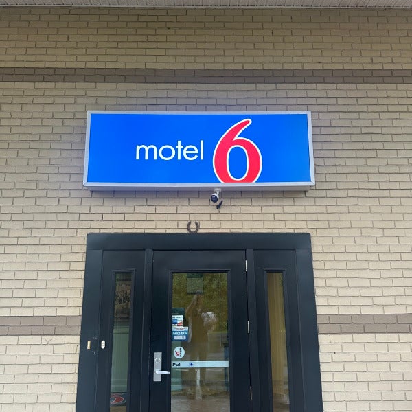 Illuminated Motel 6 Lightbox Sign Face in Old Saybrook, CT