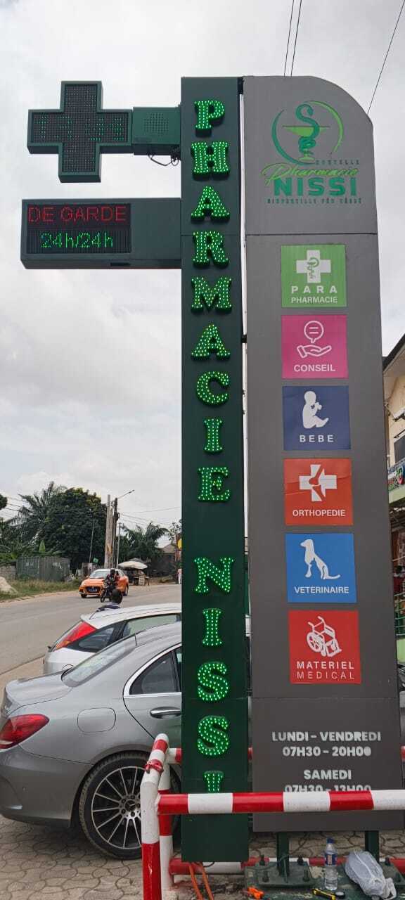 Totem Lumineux Pharmacie - Signarama Côte d'Ivoire - Abidjan Cocody