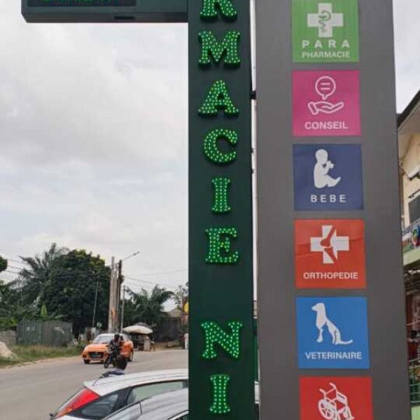 Totem Lumineux Pharmacie - Signarama Côte d'Ivoire - Abidjan Cocody