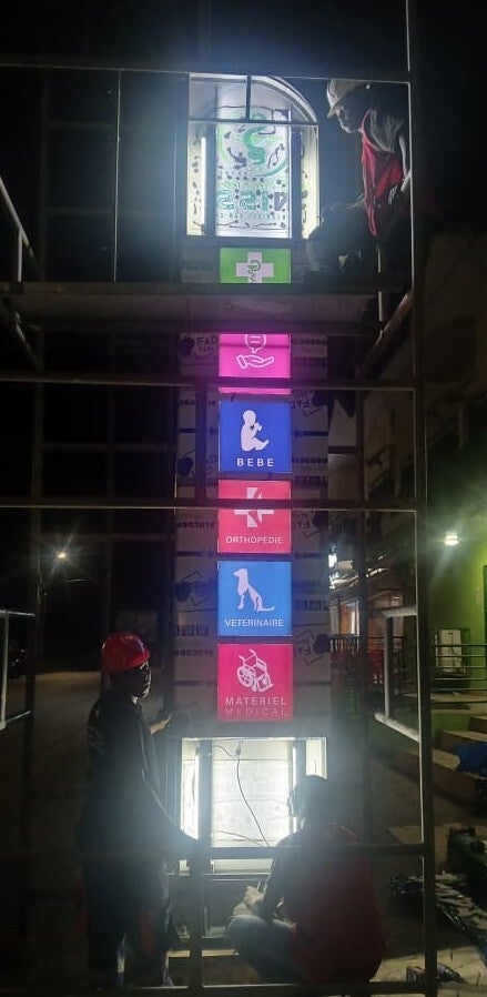 Totem Lumineux Pharmacie - Signarama Côte d'Ivoire - Abidjan Cocody