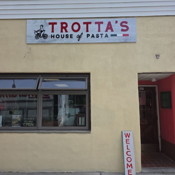 Trottas-pasta-Pleasantville-ny-building-sign