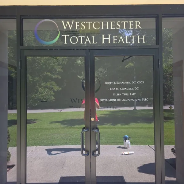 Westchester-total-health-door-lettering-mount-kisco-ny