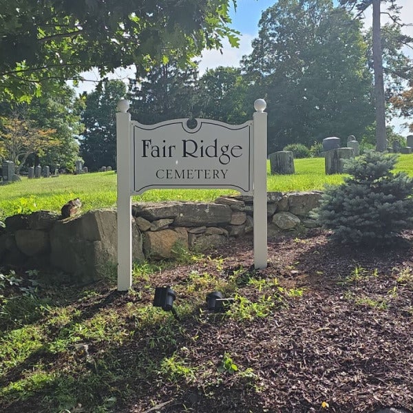 Fair-Ridge-Cemetery-Chappaqua-NY-Post-and-panel-sign