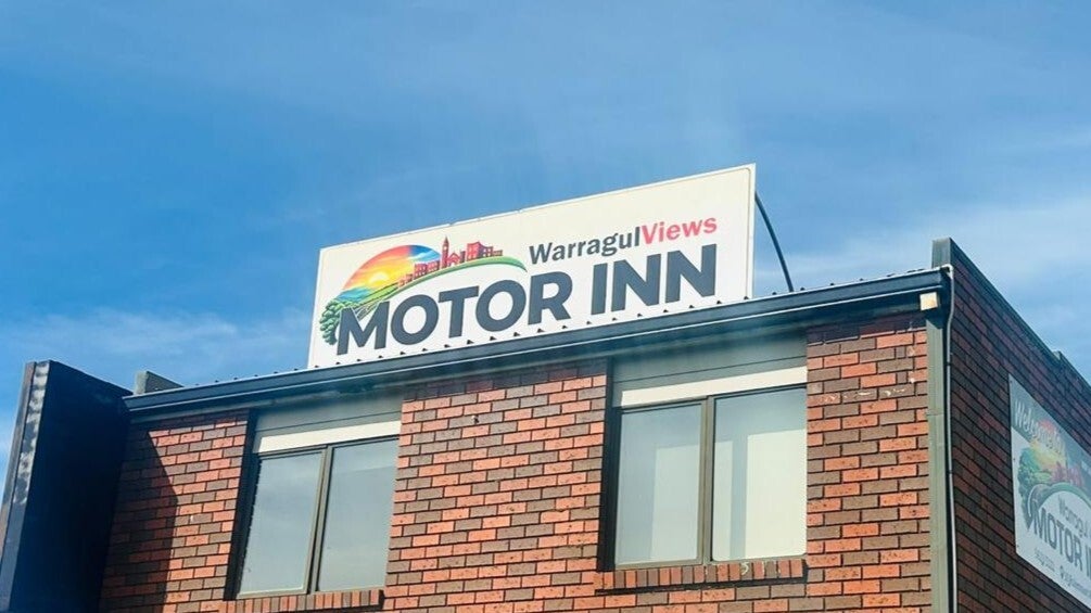 Building Signage for Warragul Views Motor Inn