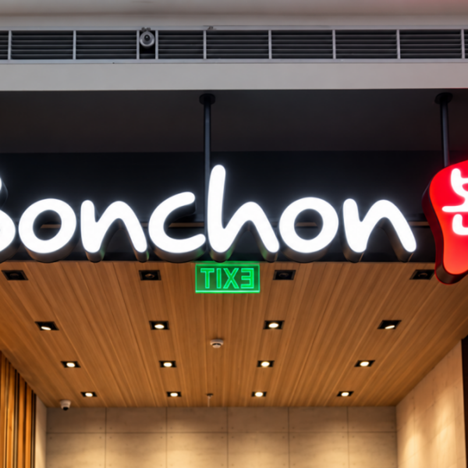 Restaurants & Bars