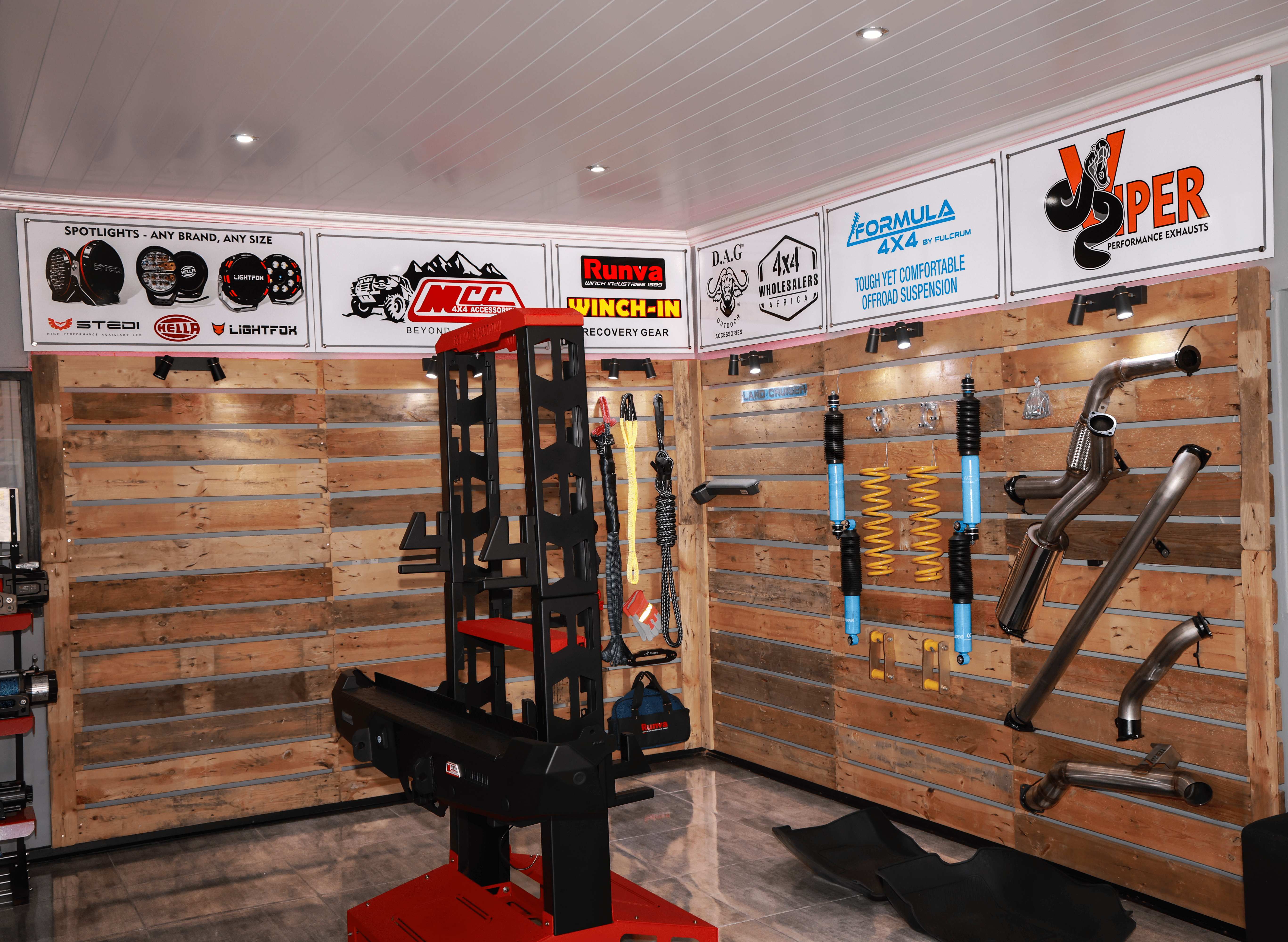 INDOOR SIGNAGE THAT SPEAKS QUALITY!