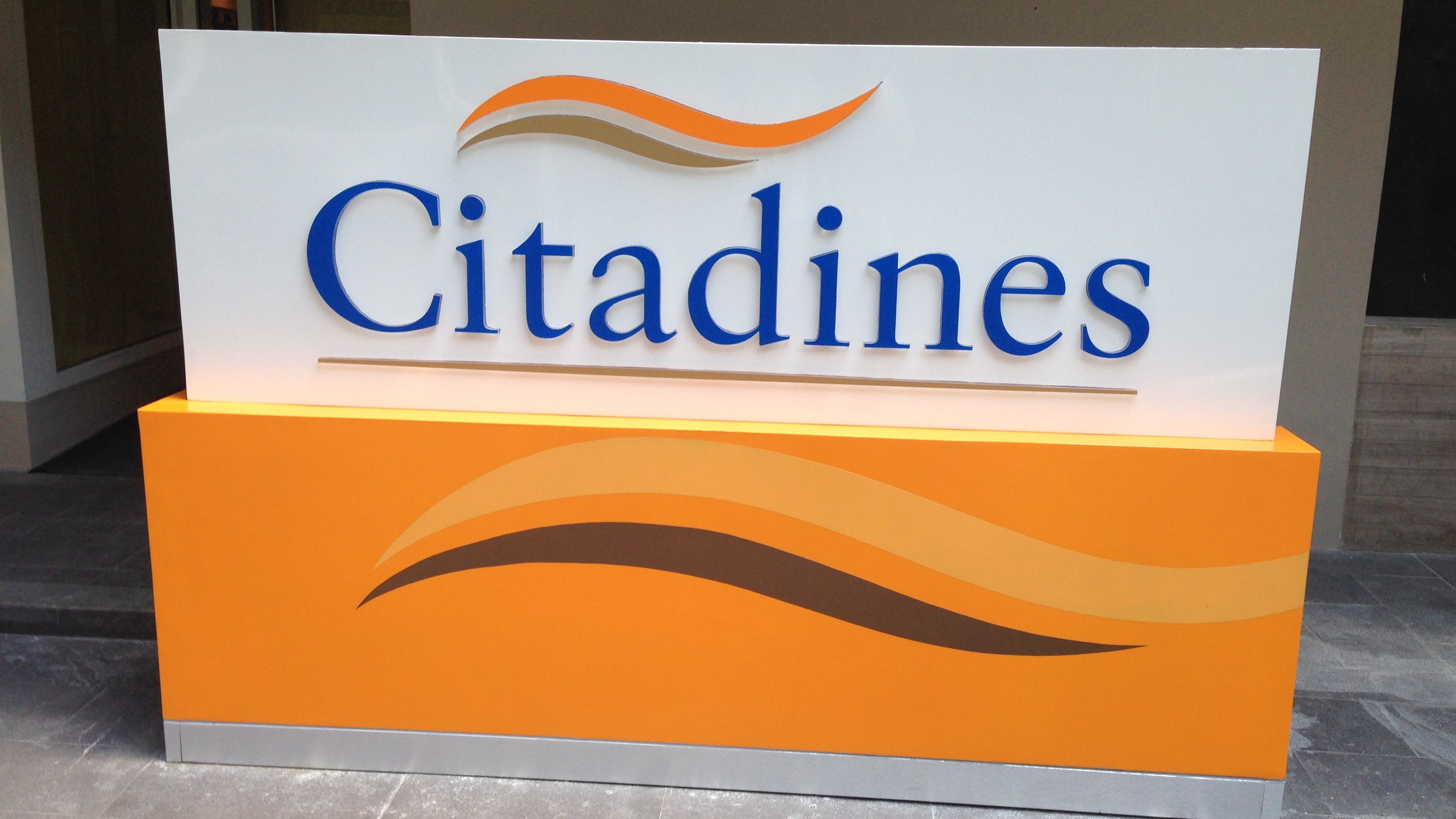 Freestanding and Standalone Signs