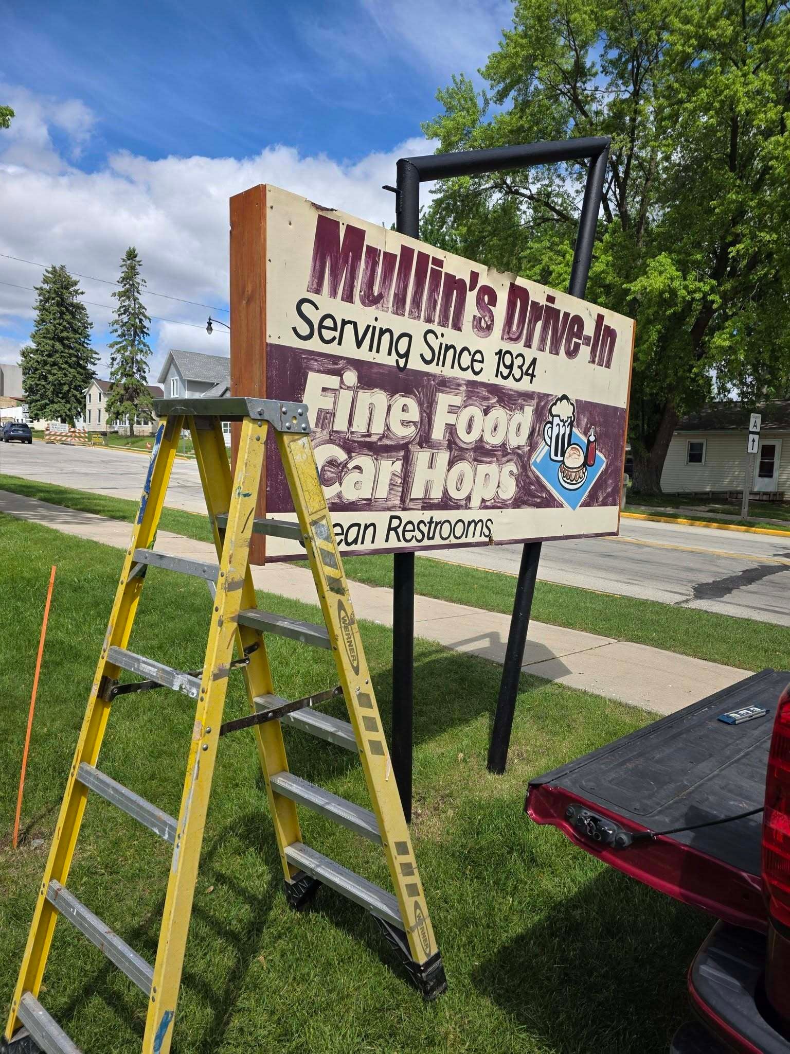 Repair or Replace? What to Do With an Aging Business Sign