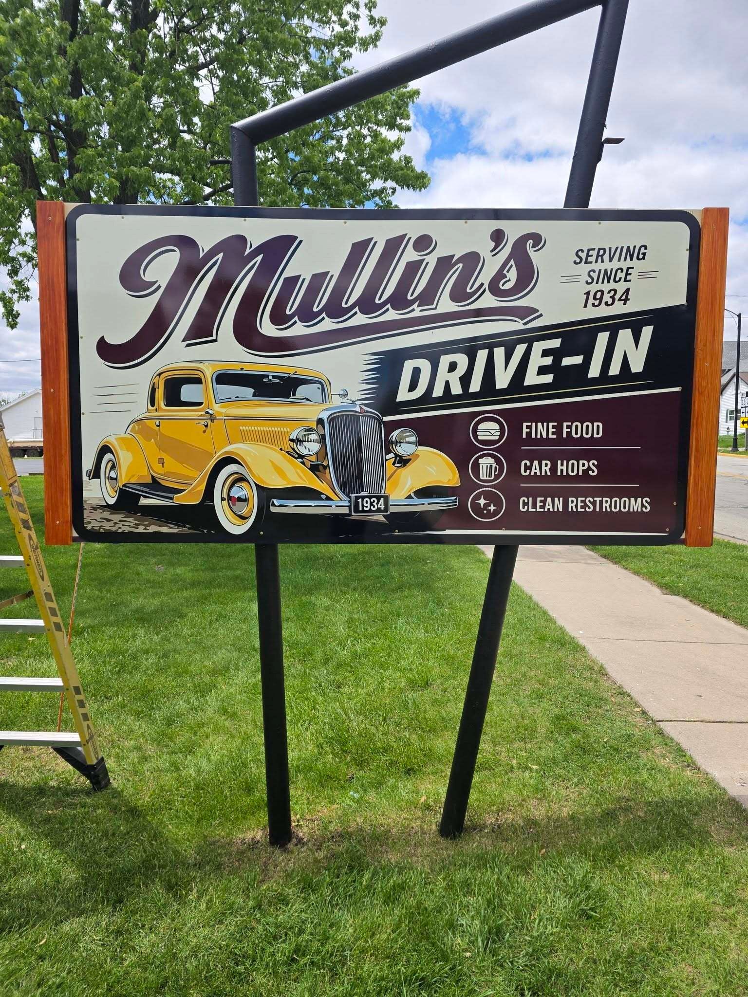 Repair or Replace? What to Do With an Aging Business Sign