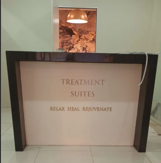Rejuveness: Signage That Sets the Mood