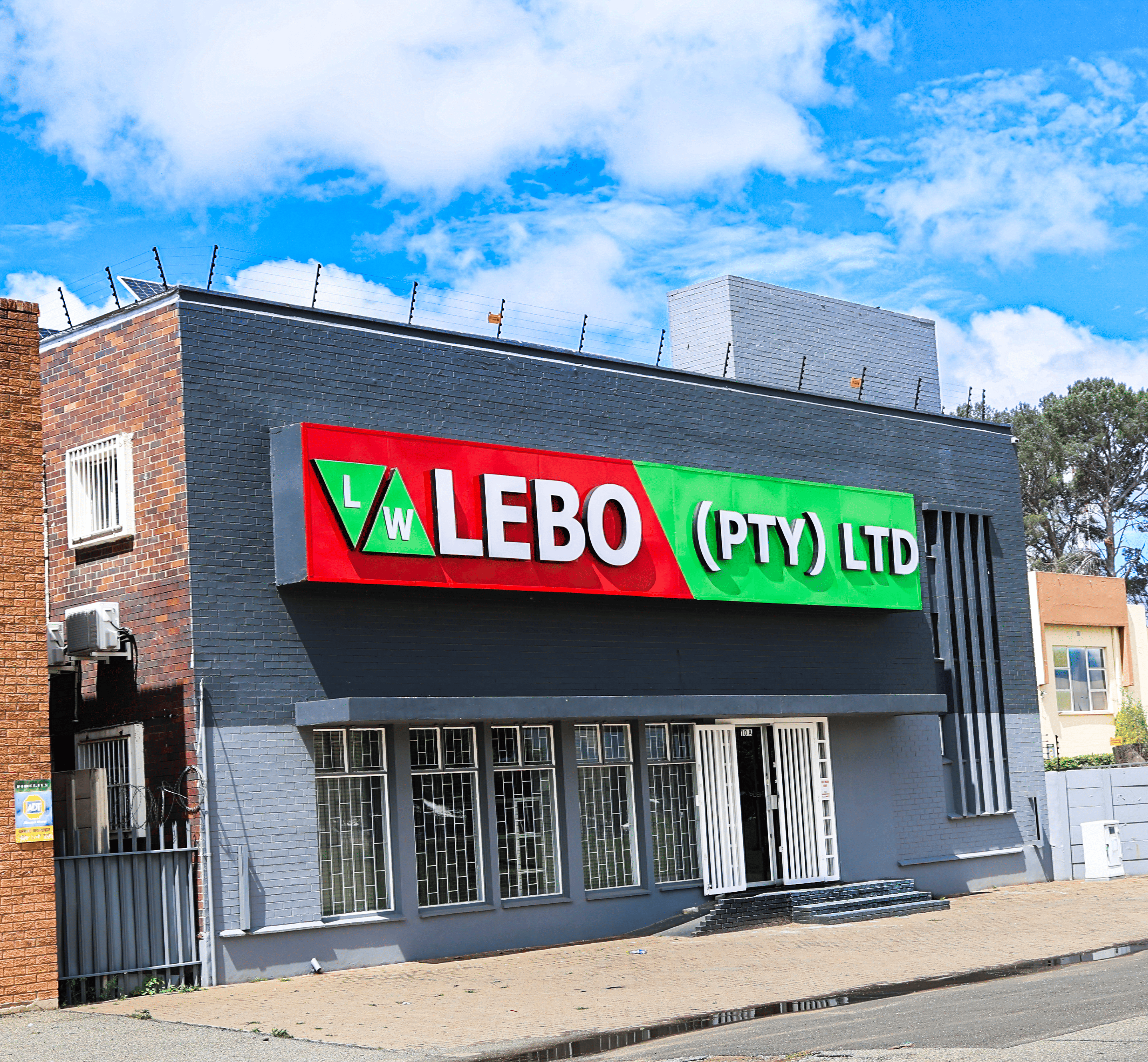 OUTDOOR SIGNAGE THAT GETS YOUR BUSINESS NOTICED — DAY & NIGHT!