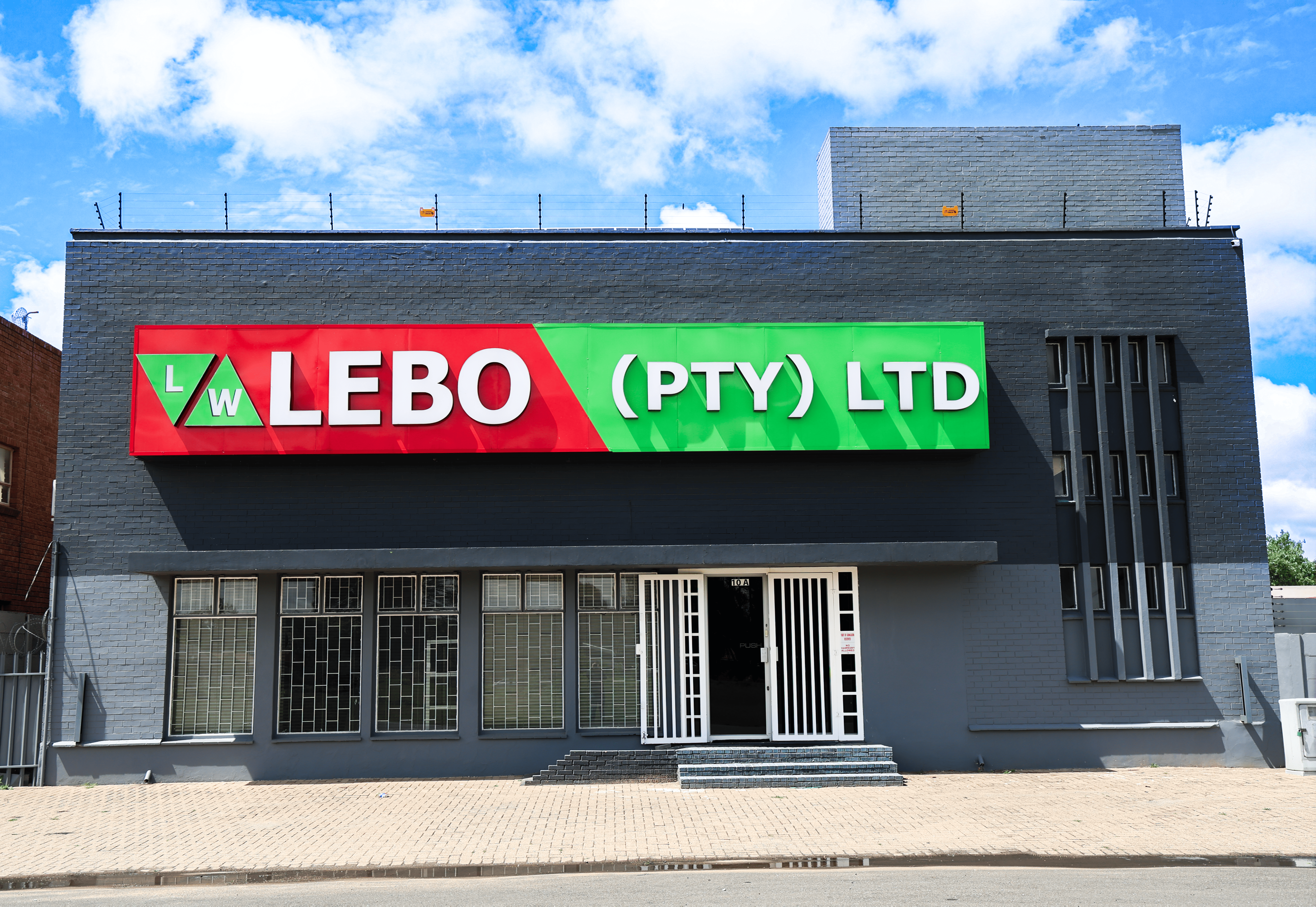 OUTDOOR SIGNAGE THAT GETS YOUR BUSINESS NOTICED — DAY & NIGHT!