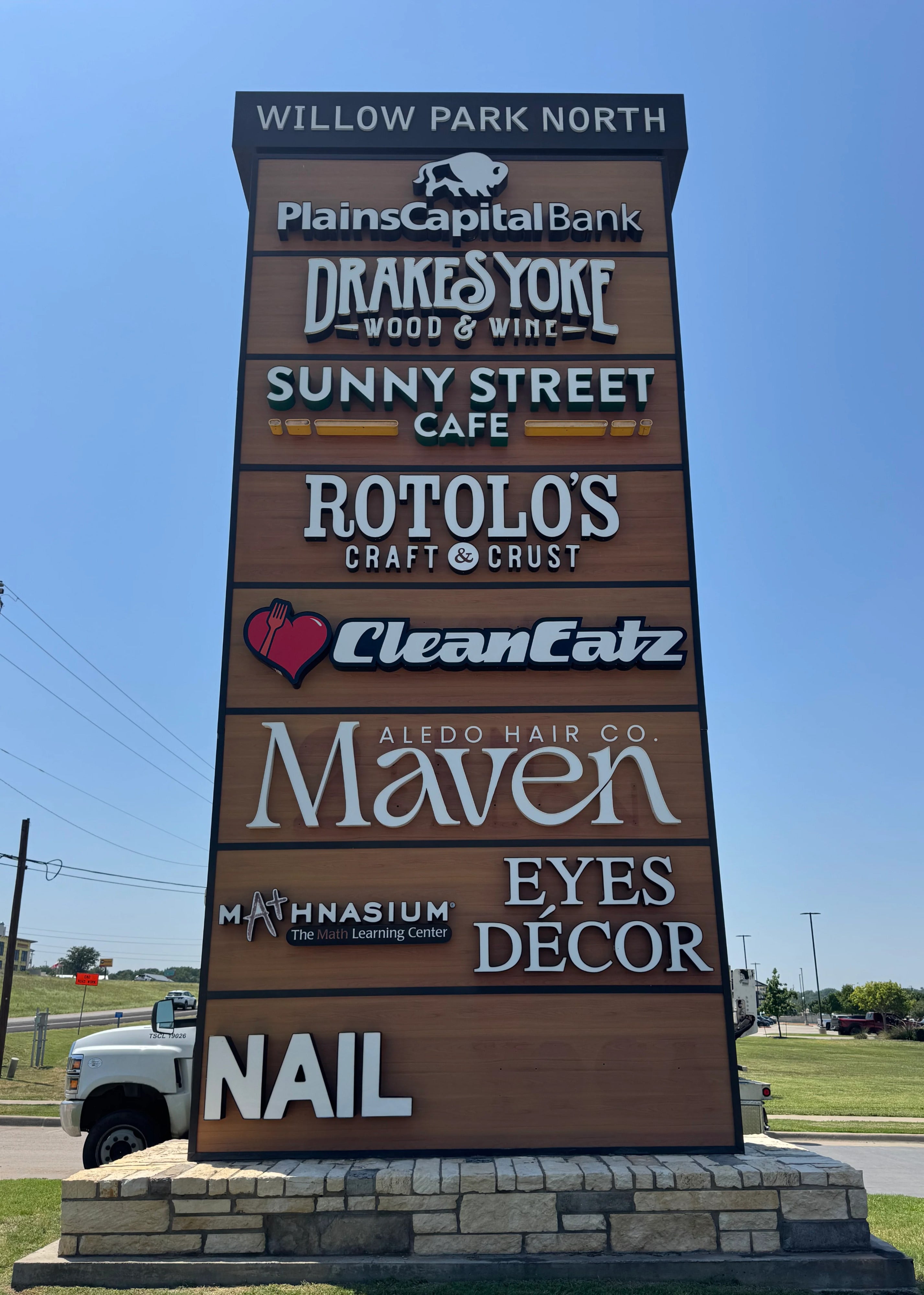 More Than a Sign: How Monuments and Traffic Signs Improve Property Navigation