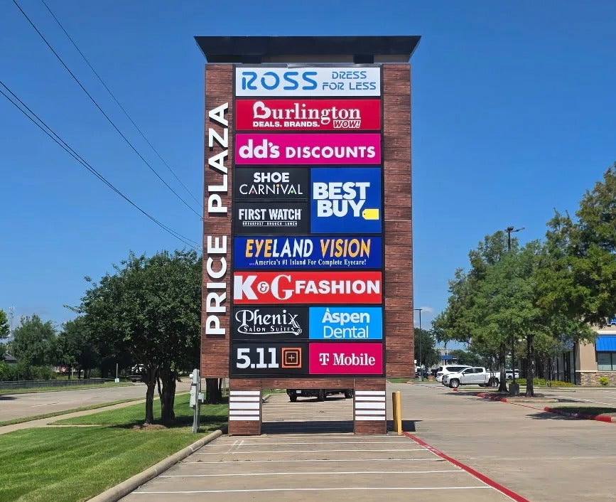 More Than a Sign: How Monuments and Traffic Signs Improve Property Navigation
