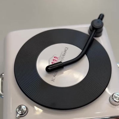 https://cdn.gorilladash.com/images/media/22376741/fully-promoted-usa-video-of-jc-roberts-record-player-square-6ac537ef6fca0.png?auto=webp&crop=1%3A1%2Csmart&width=400