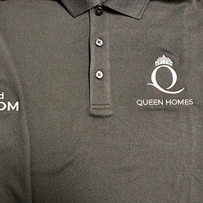 https://cdn.gorilladash.com/images/media/22377558/fully-promoted-usa-queens-homes-embroidered-polos-square-6ac5922099b94.jpeg?auto=webp&crop=1%3A1%2Csmart&width=400