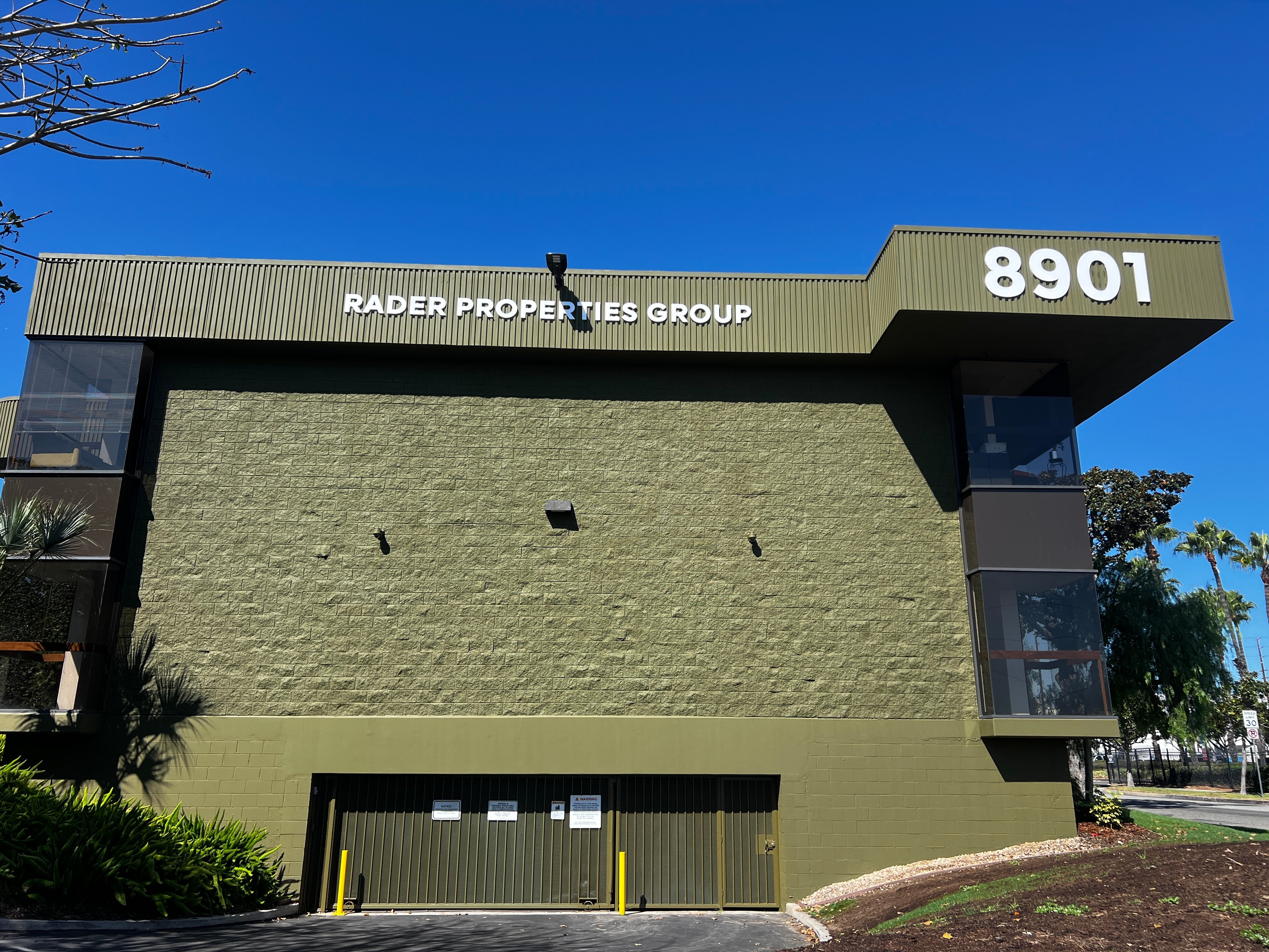 Custom Building Signs in Los Angeles | Signarama LAX