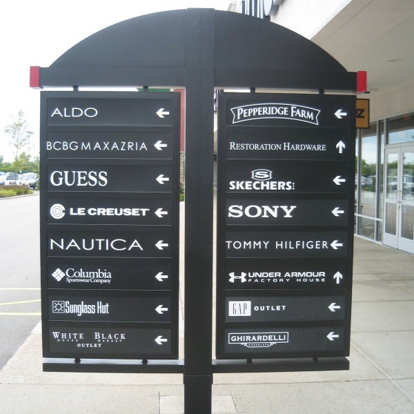 Wayfinding Sign at Pleasant Prairie Outlets by Signarama Kenosha