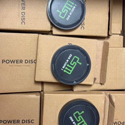 https://cdn.gorilladash.com/images/media/22389999/fully-promoted-usa-wireless-phone-chargers-square-6ac94776514e5.jpeg?auto=webp&crop=1%3A1%2Csmart&width=400