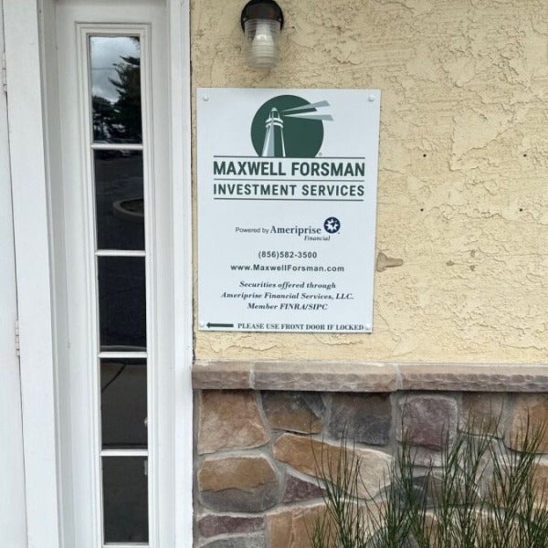 Business entrance sign in Washington Township